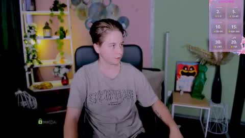 Snapshot of lia_sunset chatting on 09/18/25, 08:27 Lia online show from 09/18/25, 08:27