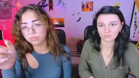 Snapshot of lia_sunset chatting on 10/30/25, 06:59 Lia online show from 10/30/25, 06:59