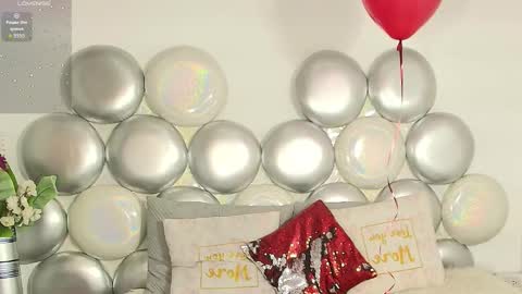 lia_valmont online show from 02/12/26, 03:56