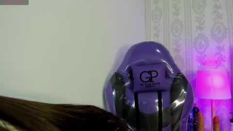 Snapshot of liaa_18 chatting on 10/15/25, 02:44 Liaa online show from 10/15/25, 02:44