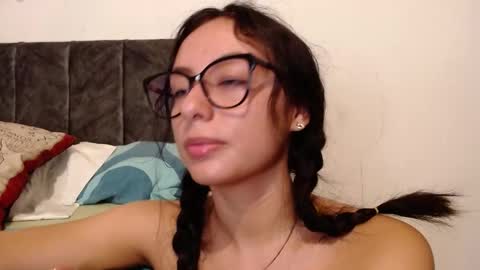 Snapshot of liaa_cute_ chatting on 12/11/24, 01:05   lia  online show from 12/11/24, 01:05