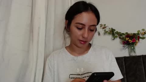 Snapshot of liaa_cute_ chatting on 01/17/25, 06:15   lia  online show from 01/17/25, 06:15