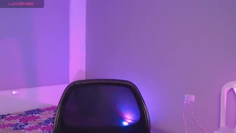 Snapshot of liaa_cute_ chatting on 10/22/25, 03:51   lia  online show from 10/22/25, 03:51