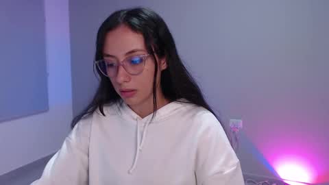 Snapshot of liaa_cute_ chatting on 01/07/26, 12:13 lia online show from 01/07/26, 12:13