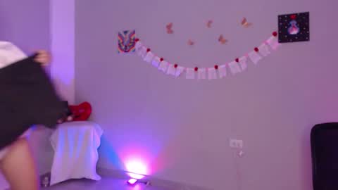 Snapshot of liaa_cute_ chatting on 03/27/26, 03:23 lia online show from 03/27/26, 03:23