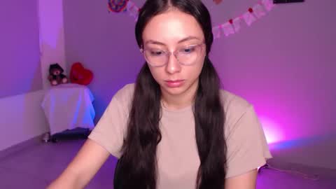 Snapshot of liaa_cute_ chatting on 04/03/26, 02:31 lia online show from 04/03/26, 02:31