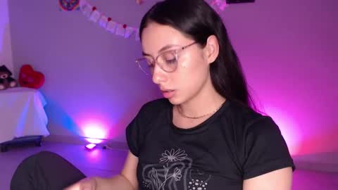 Snapshot of liaa_cute_ chatting on 04/07/26, 02:23 lia online show from 04/07/26, 02:23