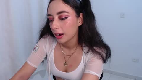 Snapshot of liaa_cute_ chatting on 05/18/26, 03:24 lia online show from 05/18/26, 03:24