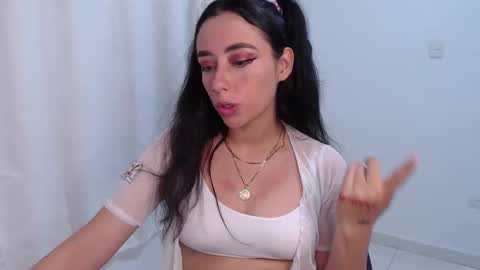 Snapshot of liaa_cute_ chatting on 05/18/26, 04:07 lia online show from 05/18/26, 04:07