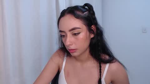 Snapshot of liaa_cute_ chatting on 05/28/26, 01:14 lia online show from 05/28/26, 01:14