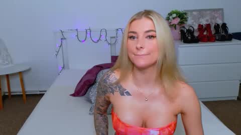 Lia online show from 02/14/26, 09:17