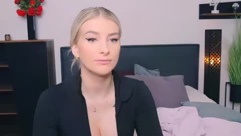 Lia online show from 02/23/26, 01:30