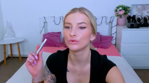 Snapshot of liabeninix chatting on 03/16/26, 12:31 Lia online show from 03/16/26, 12:31