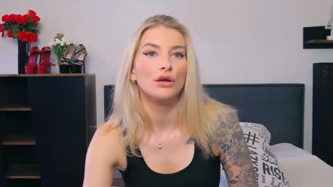 Snapshot of liabeninix chatting on 03/19/26, 01:37 Lia online show from 03/19/26, 01:37