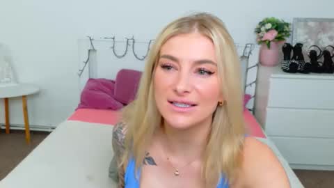 Snapshot of liabeninix chatting on 03/20/26, 11:59 Lia online show from 03/20/26, 11:59