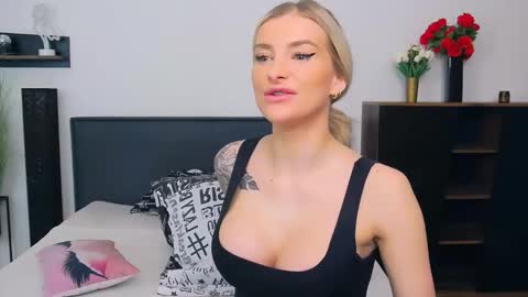 Snapshot of liabeninix chatting on 04/02/26, 06:44 Lia online show from 04/02/26, 06:44