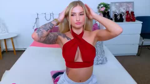 Snapshot of liabeninix chatting on 04/14/26, 10:43 Lia online show from 04/14/26, 10:43