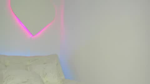 Snapshot of liacampbell__ chatting on 05/08/26, 10:37 La online show from 05/08/26, 10:37