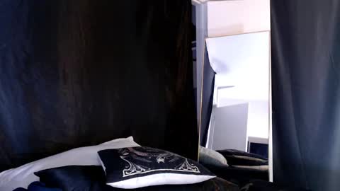 Lia Divina online show from 02/10/25, 08:53