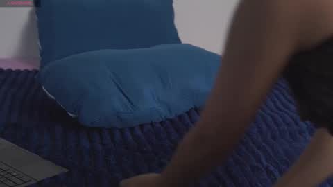 Lia Funsized18 online show from 11/23/25, 11:04