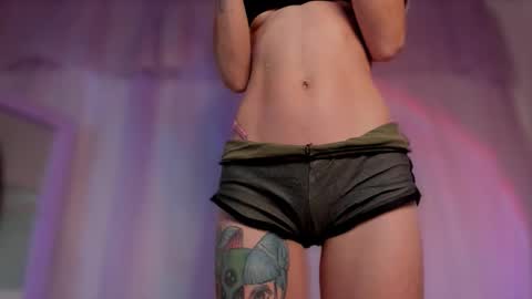 Snapshot of liahilton_ chatting on 03/25/26, 11:22 lh6 9c online show from 03/25/26, 11:22