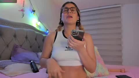 Snapshot of liahkimi chatting on 02/11/25, 04:11 Lia online show from 02/11/25, 04:11