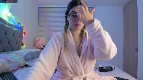 Snapshot of liahkimi chatting on 02/19/25, 06:11 Lia online show from 02/19/25, 06:11