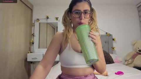 Snapshot of liahkimi chatting on 02/21/25, 02:06 Lia online show from 02/21/25, 02:06