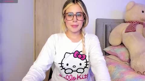 Snapshot of liahkimi chatting on 09/22/25, 02:13 Lia online show from 09/22/25, 02:13