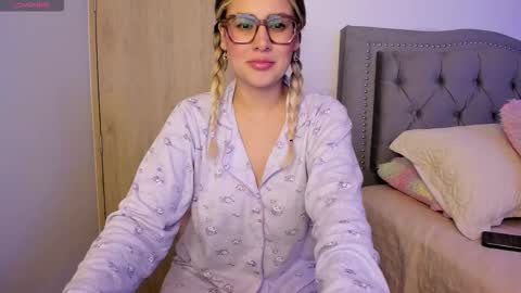 Snapshot of liahkimi chatting on 09/25/25, 12:03 Lia online show from 09/25/25, 12:03