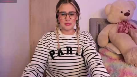 Snapshot of liahkimi chatting on 10/05/25, 01:48 Lia online show from 10/05/25, 01:48