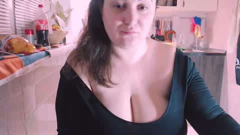 Snapshot of liahsofty chatting on 01/01/25, 05:44 miss Lia  colection for travel online show from 01/01/25, 05:44