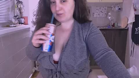 Snapshot of liahsofty chatting on 10/10/25, 11:59 miss Lia  colection for travel online show from 10/10/25, 11:59