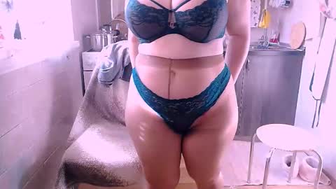 Snapshot of liahsofty chatting on 10/26/25, 10:21 miss Lia  colection for travel online show from 10/26/25, 10:21