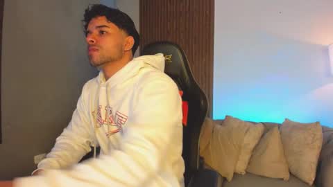 Snapshot of liam_colliins chatting on 02/25/26, 12:04 Liam Collins online show from 02/25/26, 12:04