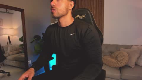 Snapshot of liam_colliins chatting on 03/16/26, 11:36 Liam Collins online show from 03/16/26, 11:36