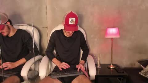 Snapshot of liam_crown_ chatting on 06/14/26, 06:54 Liam online show from 06/14/26, 06:54