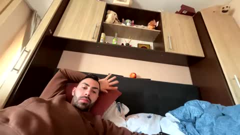 Liam online show from 02/21/25, 09:34