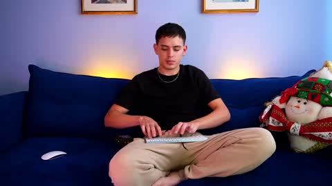 Snapshot of liam_enzho chatting on 12/01/24, 07:58 Liam online show from 12/01/24, 07:58