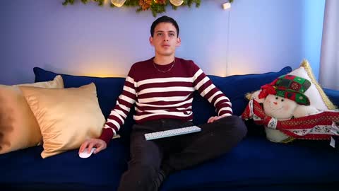 Snapshot of liam_enzho chatting on 12/17/24, 06:42 Liam online show from 12/17/24, 06:42