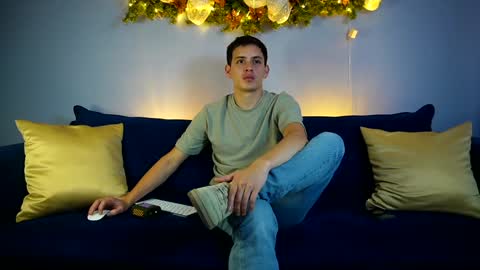 Snapshot of liam_enzho chatting on 12/30/24, 10:55 Liam online show from 12/30/24, 10:55