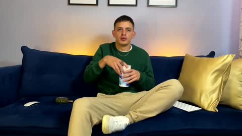 Snapshot of liam_enzho chatting on 01/13/25, 01:17 Liam online show from 01/13/25, 01:17