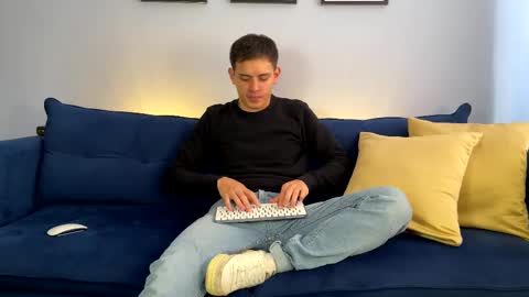 Snapshot of liam_enzho chatting on 02/10/25, 02:37 Liam online show from 02/10/25, 02:37