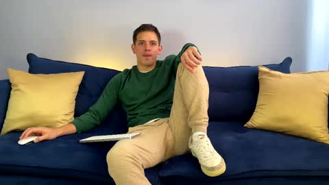 Snapshot of liam_enzho chatting on 02/12/25, 02:43 Liam online show from 02/12/25, 02:43