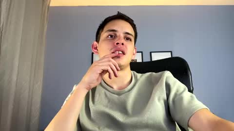 Snapshot of liam_enzho chatting on 02/14/25, 02:18 Liam online show from 02/14/25, 02:18