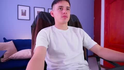 Snapshot of liam_enzho chatting on 02/24/25, 02:37 Liam online show from 02/24/25, 02:37