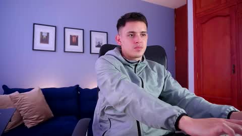 Snapshot of liam_enzho chatting on 02/26/25, 02:46 Liam online show from 02/26/25, 02:46