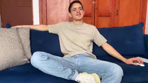 Snapshot of liam_enzho chatting on 10/26/25, 02:12 Liam online show from 10/26/25, 02:12