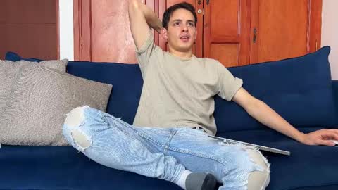 Snapshot of liam_enzho chatting on 12/01/25, 02:44 Liam online show from 12/01/25, 02:44