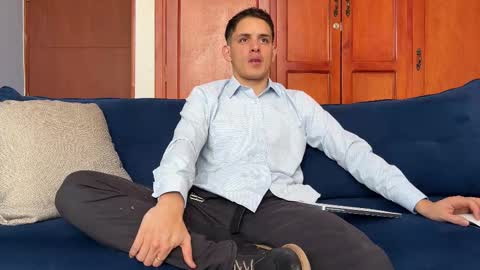 Snapshot of liam_enzho chatting on 12/14/25, 05:51 Liam online show from 12/14/25, 05:51